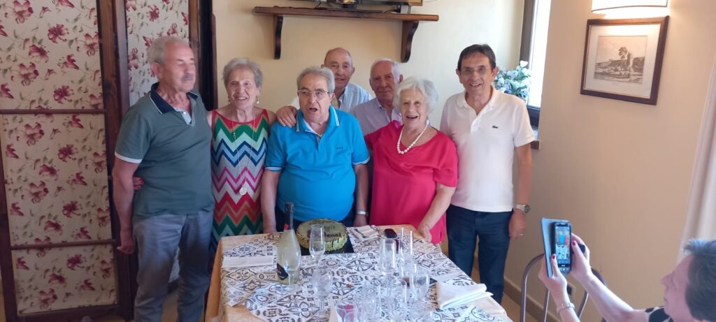 “Giovani” Bompietrini e Locatesi di 80 anni si ritrovano per festeggiare