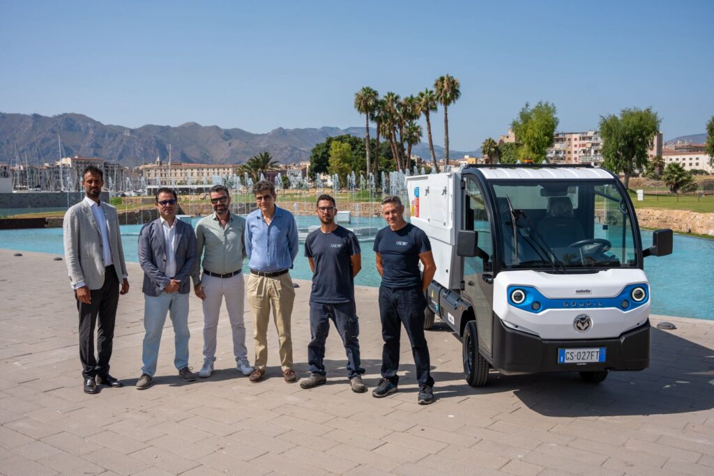 Un mezzo elettrico per la raccolta rifiuti al Palermo Marina Yachting