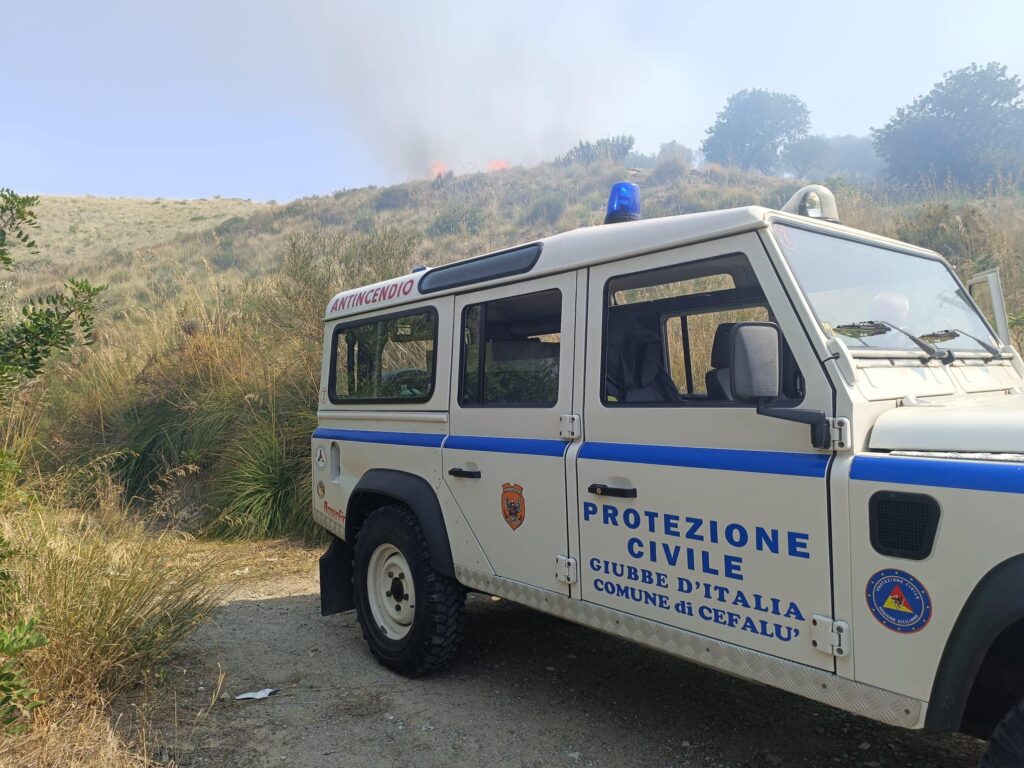 Giubbe d’Italia: operazioni di spegnimento di un incendio a Cefalù