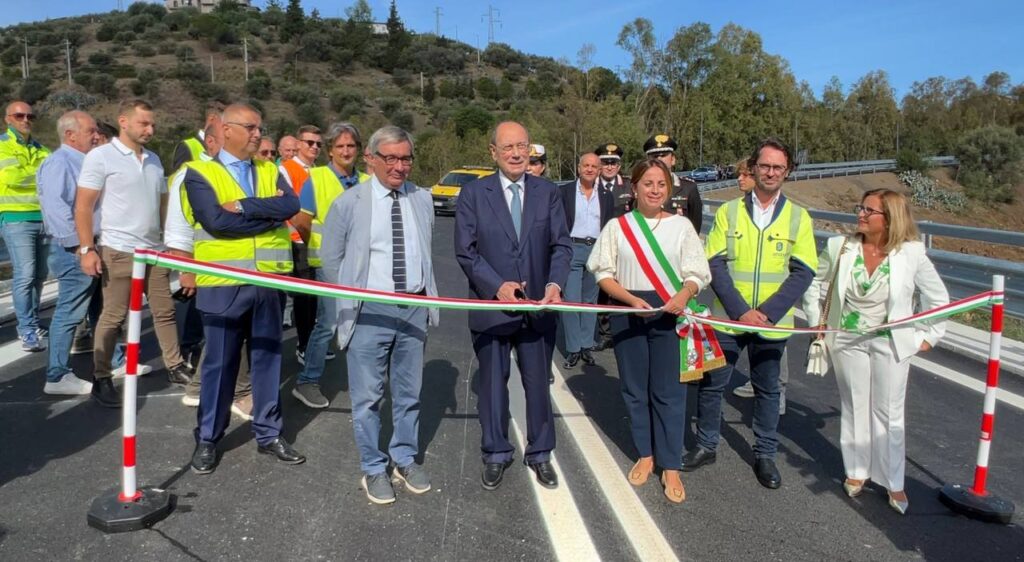 A19, riaperto lo svincolo di Termini Imerese. Schifani: «Lavori conclusi con un mese di anticipo e adesso proseguiamo con altri cantieri»