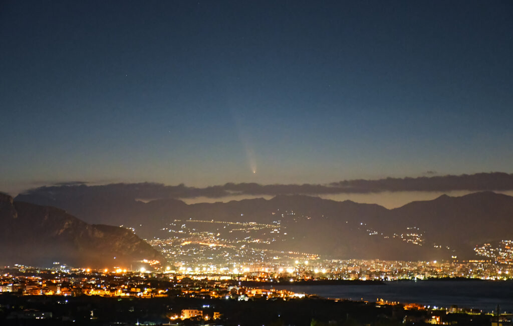 La cometa C/2023 A3 Tsuchinshan-ATLAS vista da Palermo