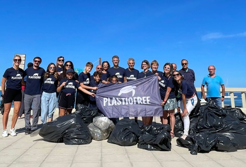 Plasticfree sul Lungomare di Cefalù