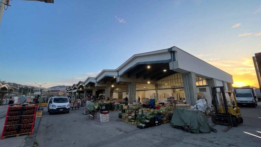 Agroalimentare, Corpo forestale sequestra tre tonnellate di prodotti a Caltanissetta