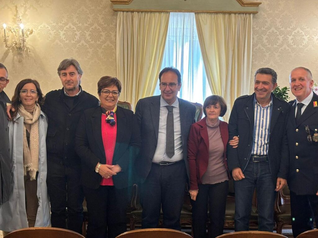 Gangi,comune in festa per il pensionamento di Carmelina Paterno’