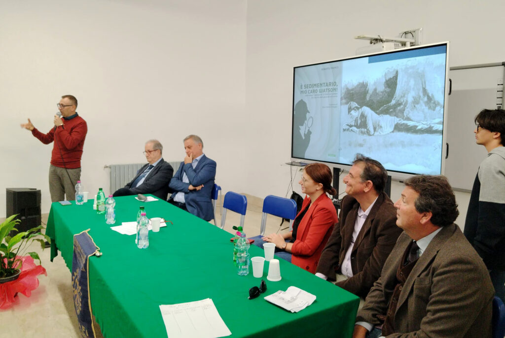 Libri,l’ultima opera di Roberto Franco: “Globi di fiamme a lambir le stelle. La geomitologia nell’Eneide (e molto altro ancora)”presentata a Menfi