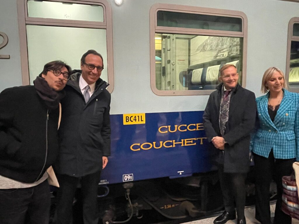 Trasporti, Regione e Fs presentano il Sicilia Express: un treno low cost per tornare a casa a Natale dal Nord