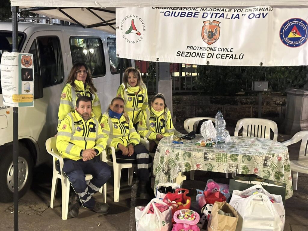 Giubbe d’Italia Cefalù. Continua la raccolta di giocattoli e indumenti