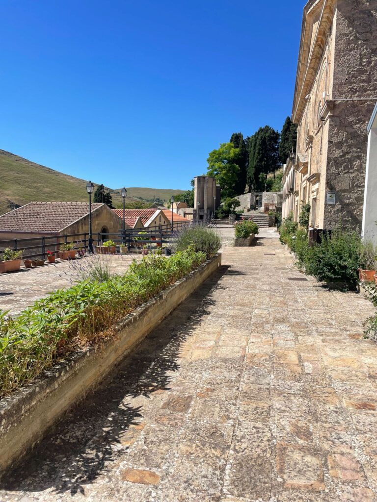 “Rigenerazioni Gangi”: rimborsiamo gli oneri alle famiglie per il trasferimento delle salme nei cellari comunali