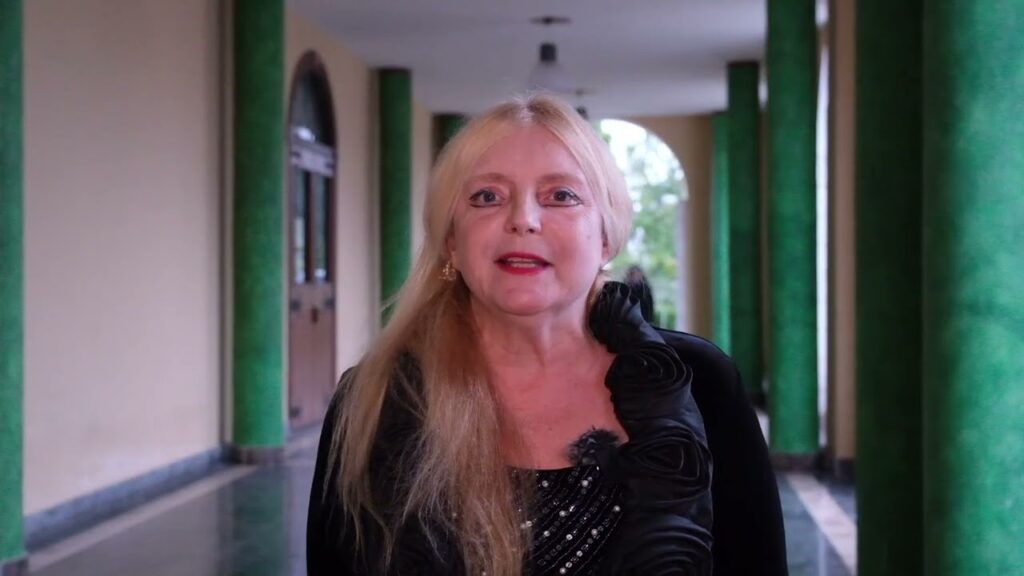 La compositrice Teresa Nicoletti esegue l’aria sacra dedicata a Biagio Conte