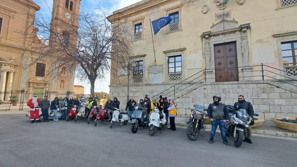 Termini. Neanche il forte scirocco ferma i “Befani in Vespa”