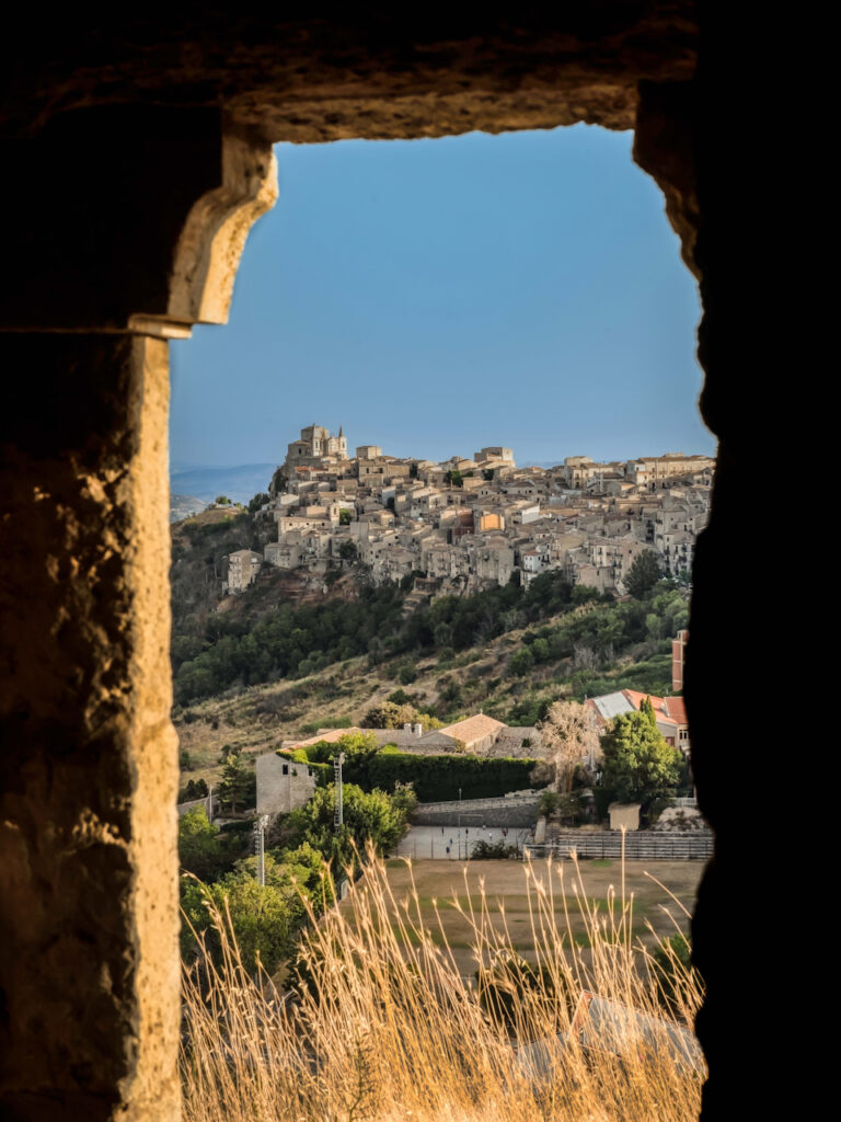 Petralia Soprana e le quattro stagioni è il tema  del concorso fotografico il Borgo più bello d’Italia in uno scatto