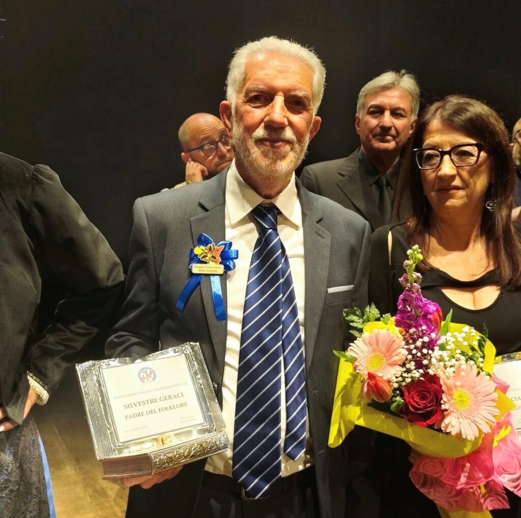 Cerimonia di consegna de riconoscimenti ai Padri e Madri del Folklore 2025