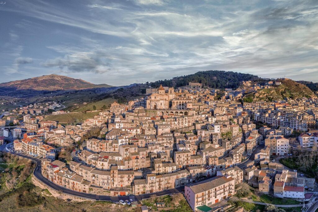 Permettetemi, vorrei dire qualcosa anch’io sulla tassa di soggiorno a Petralia Sottana