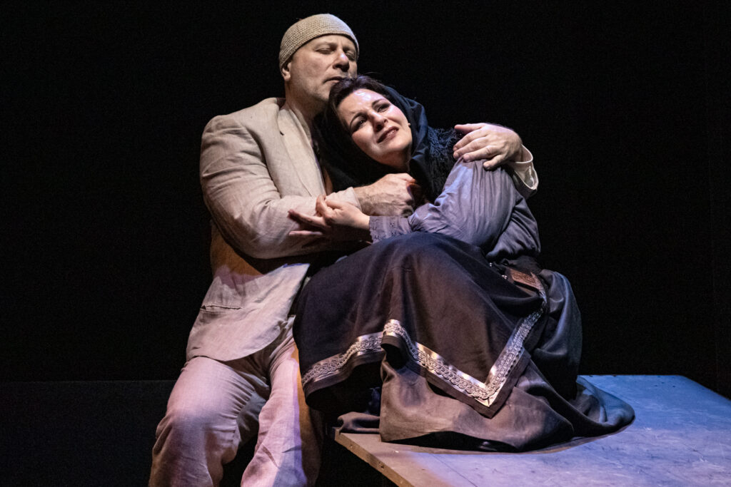 Vincenzo Pirrotta porta in scena al Teatro Biondo di Palermo Terra matta