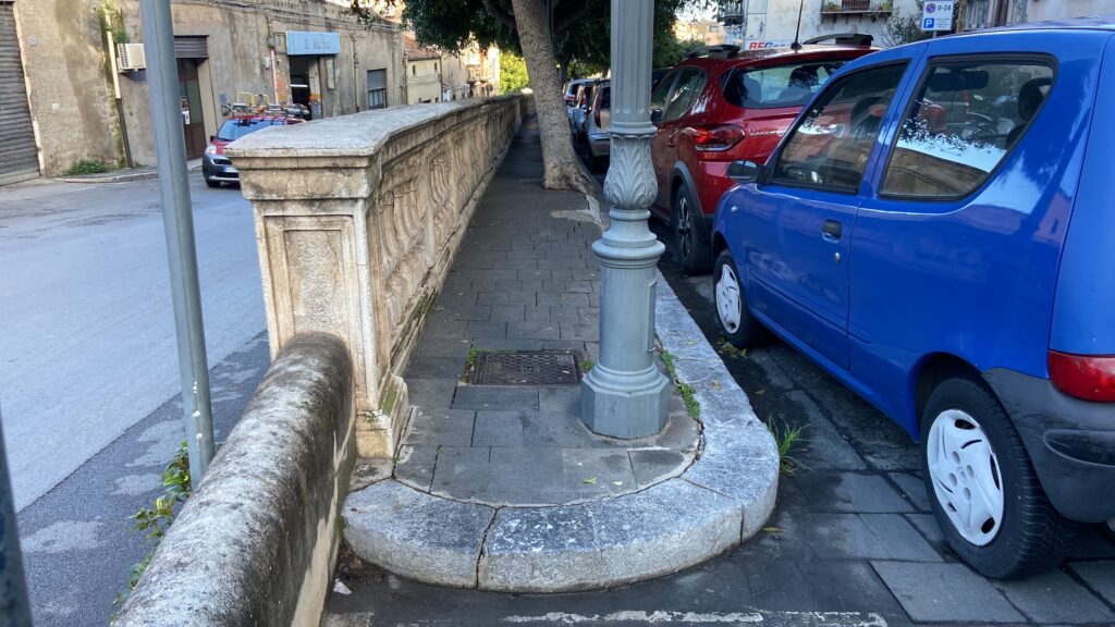 Innoviamo Cefalù: pericolosi i marciapiedi di via Umberto I
