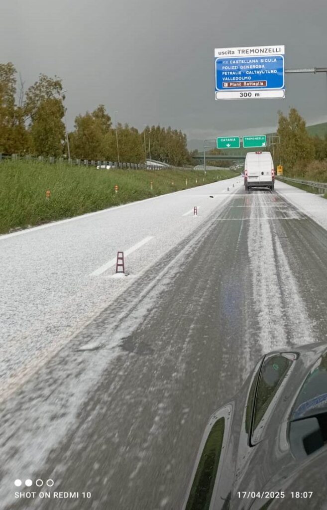 Maltempo, grandinata sulla A/19 nei pressi di Tremonzelli
