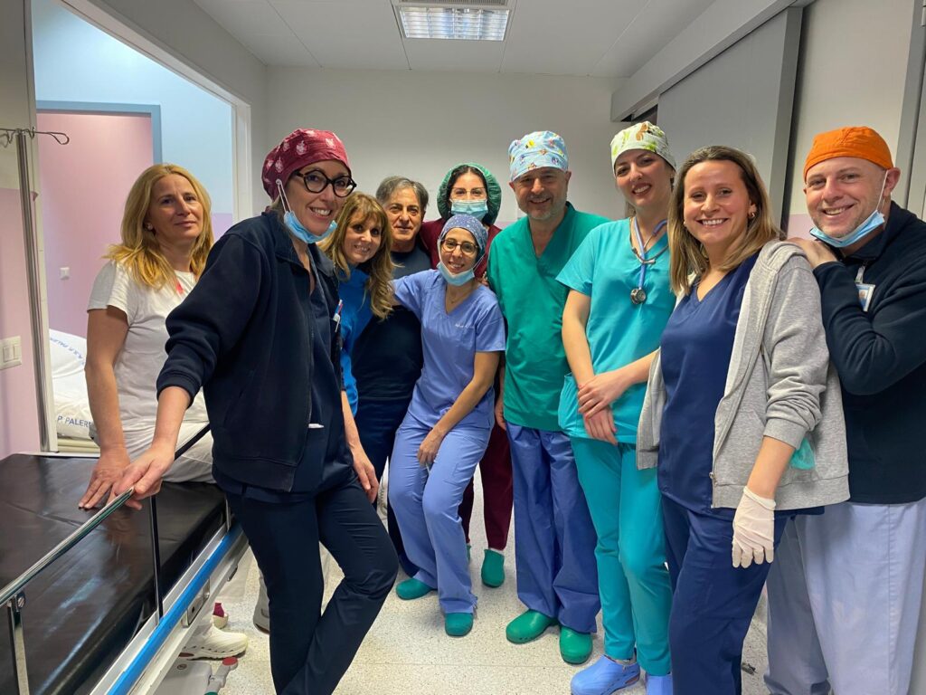 Si presenta al pronto soccorso con forti dolori addominali: operata d’urgenza, le asportano una cisti ovarica di 20 kg