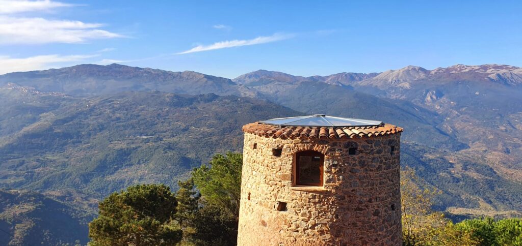 San Mauro Castelverde, al via i lavori di recupero del Mulino a vento: simbolo identitario e volano per il turismo sostenibile