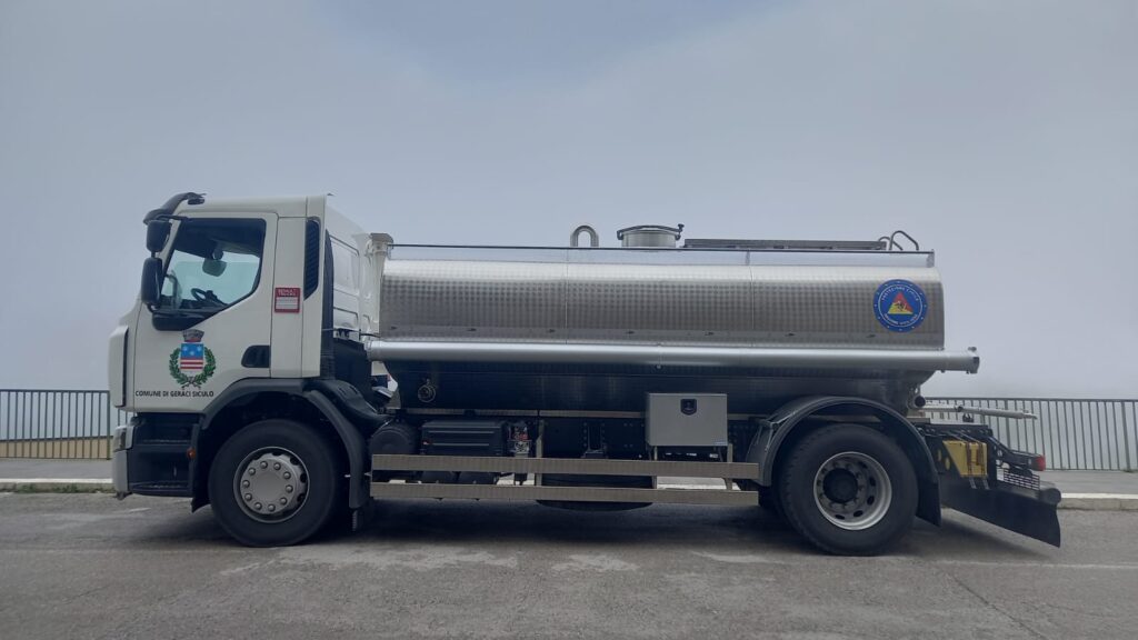 Il Comune di Geraci Siculo acquista un’autobotte da 10 mila litri