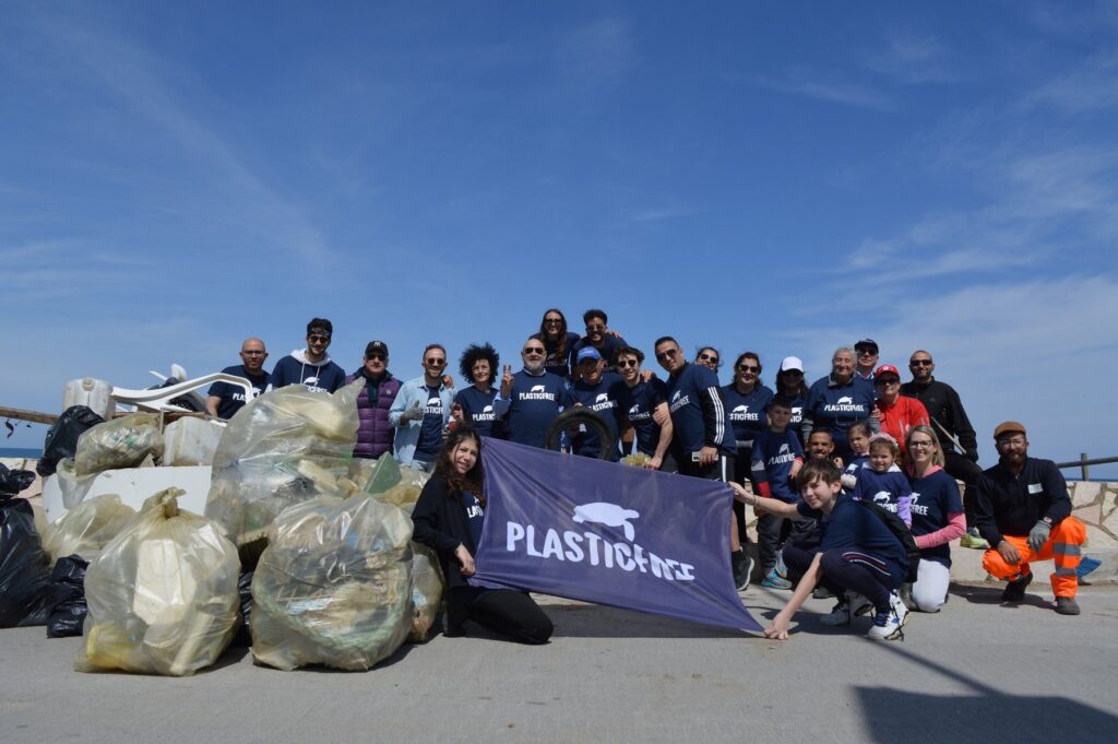  Campofelice di Roccella , 500 kg di rifiuti rimossi durante il clean up al Castello di Roccella