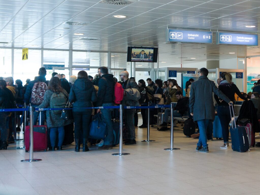 Ponte del 25 aprile: dopo i disagi pasquali, cosa fare in caso di disagi aerei