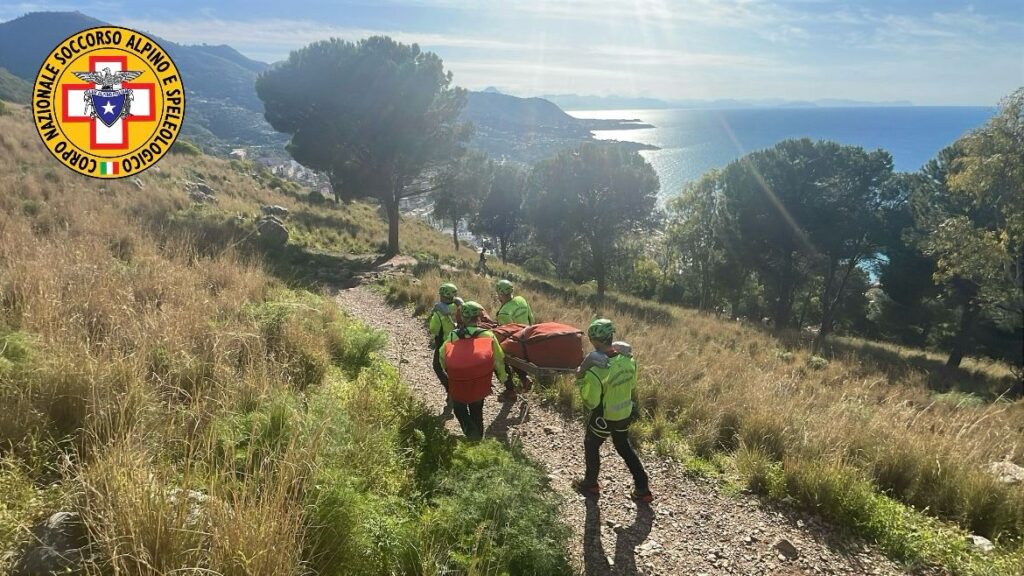 Cefalù, intervento per recuperare un turista deceduto dopo malore