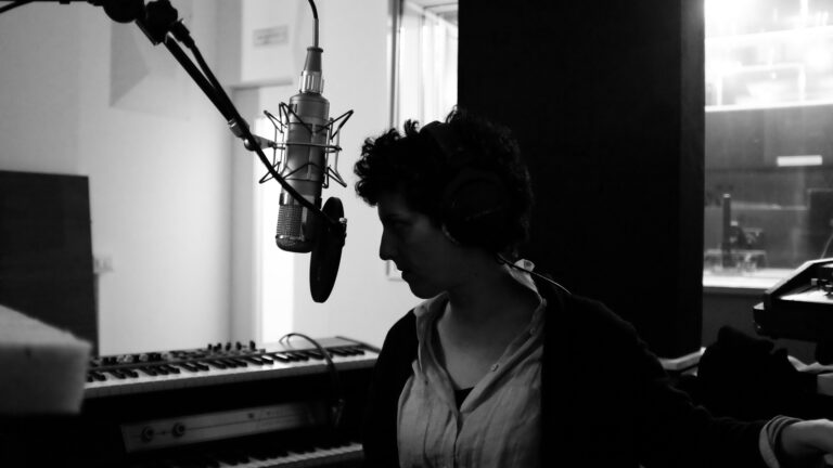 ENIGMISTICA è il titolo del nuovo album di Simona Norato