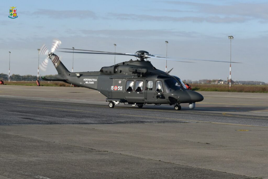 Soccorso aereo: elicottero dell’Aeronautica Militare recupera un uomo traumatizzato