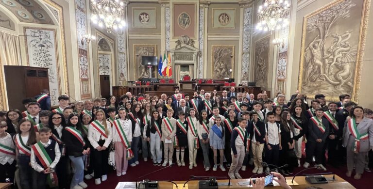 I baby sindaci al Parlamento regionale. Messina: «Costruire coscienza civica dei ragazzi e delle ragazze»