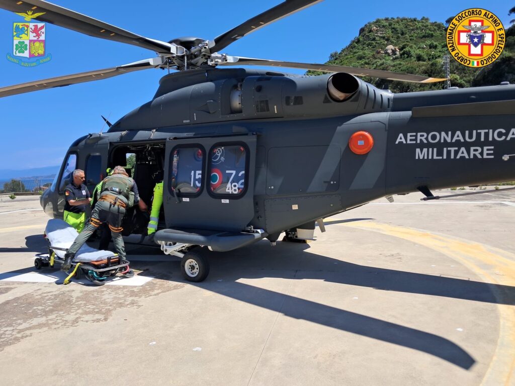 Cefalù, intervento in elicottero sulla Rocca per una turista olandese infortunata