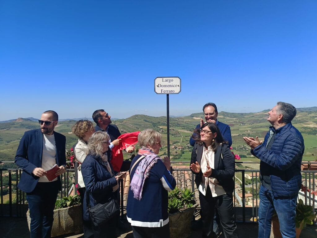 Gangi celebra lo scrittore Domenico Ferraro, intitolato un largo alla sua memoria