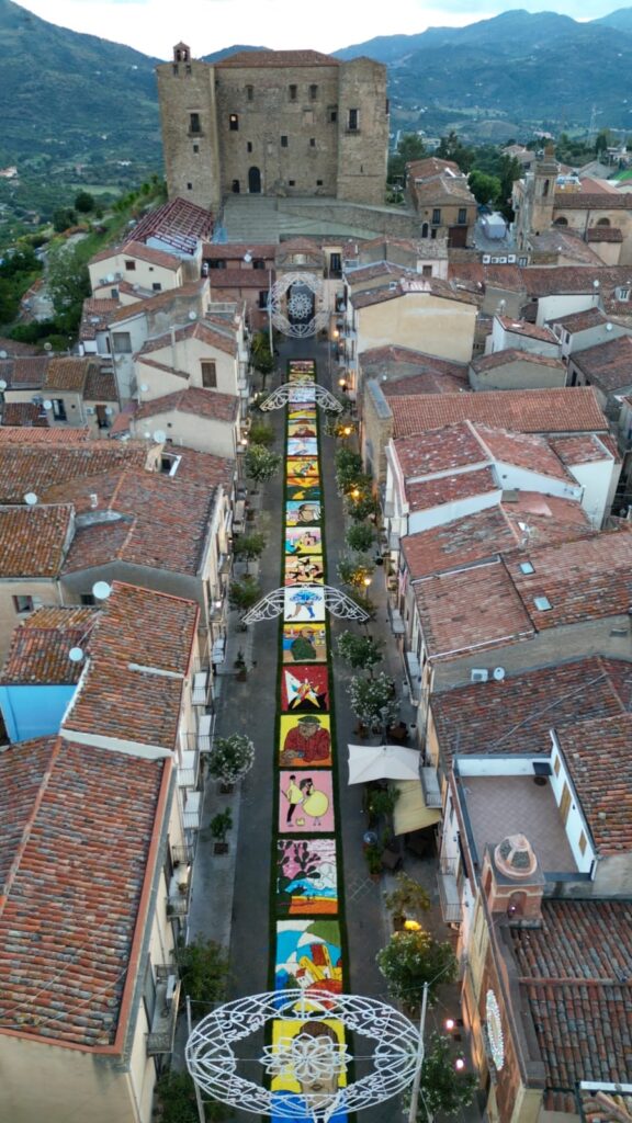 Successo di pubblico per l’Infiorata di Castelbuono
