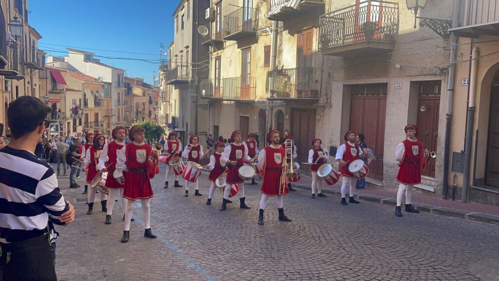 “Gran Premio del Mediterraneo 2025”, vincono gli Sbandieratori Città di Caccamo