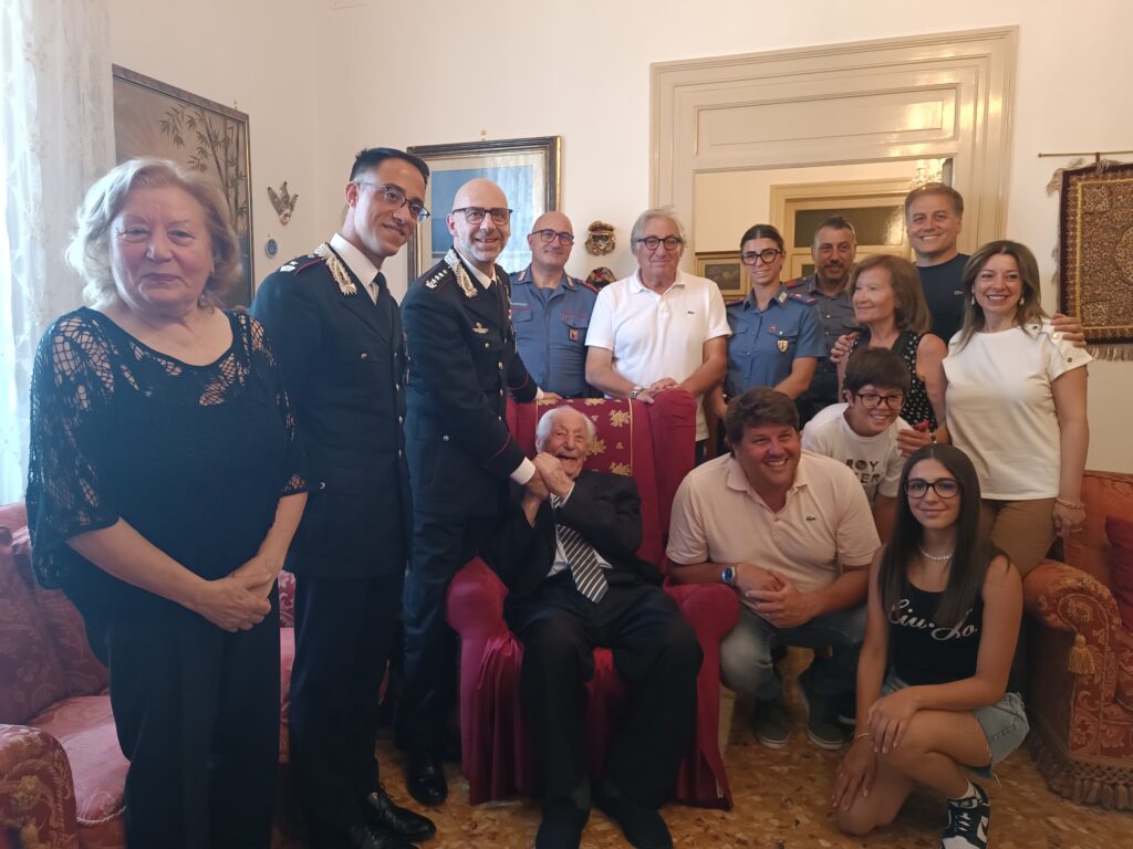 Gli auguri dell’Arma per i 104 anni  del vice brigadiere Pietro di Russo