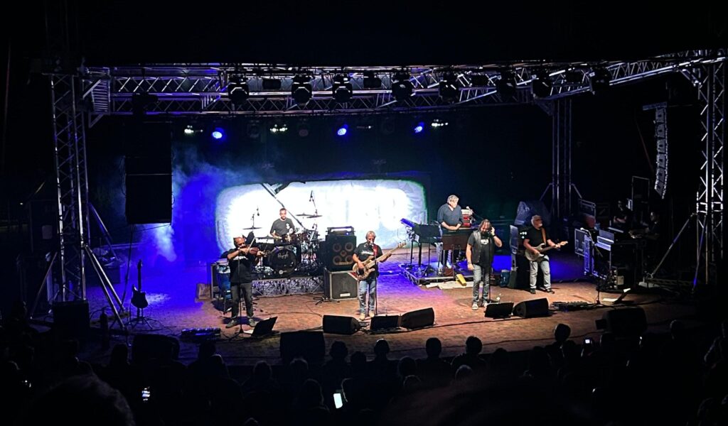 SCILLATO,GRANDE SUCCESSO PER IL CONCERTO DEI NOMADI