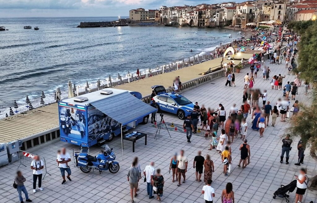 “E… STATE CON NOI”, LA CAMPAGNA INFORMATIVA DELLA POLIZIA A CEFALÙ