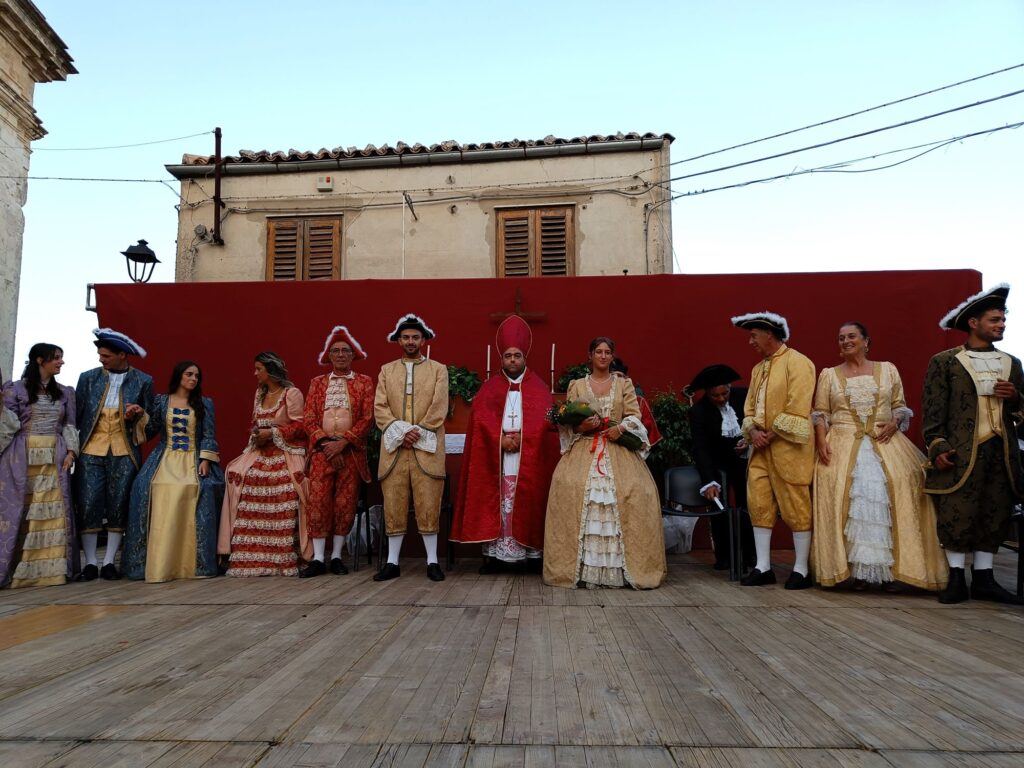 PETRALIA SOPRANA CELEBRA IL FERRAGOSTO CON STORIA, GASTRONOMIA E FOLKLORE INTERNAZIONALE