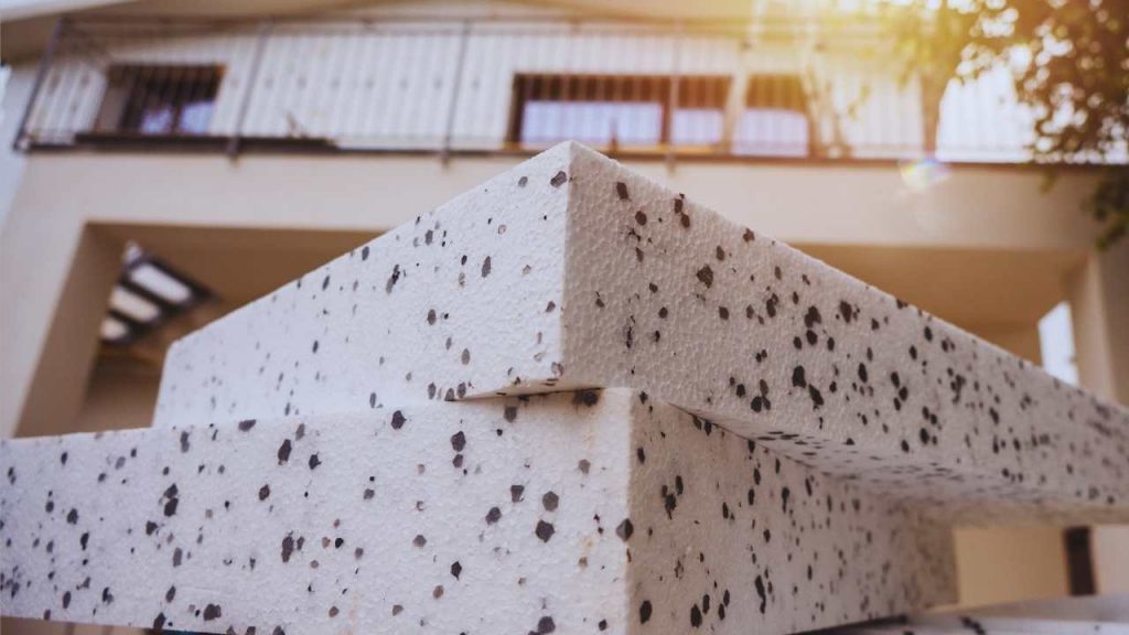 Casa isolata dal freddo, ma quale cappotto termico | Ecco l’alternativa numero 1: risultato eccellente e costo irrisorio