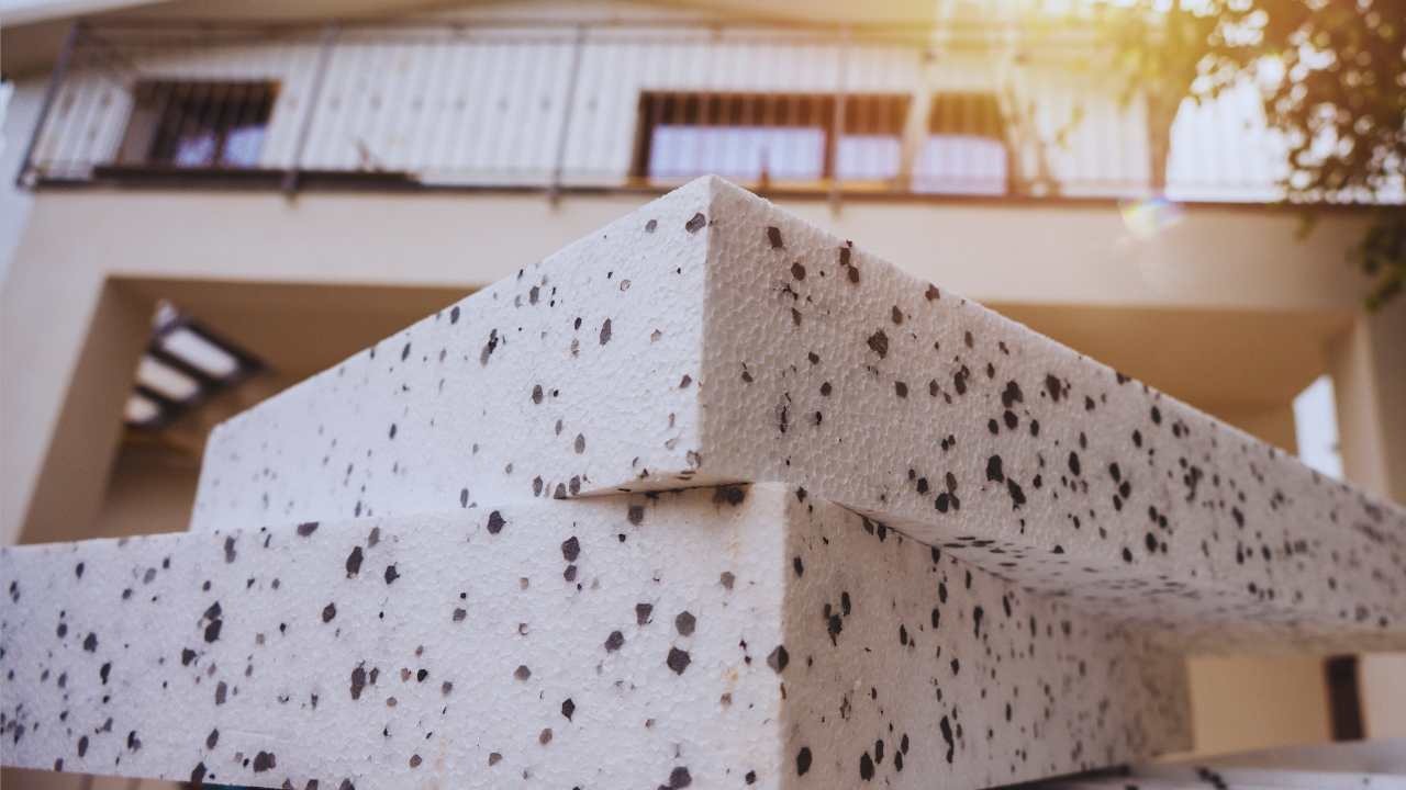 Casa isolata dal freddo, ma quale cappotto termico | Ecco l’alternativa numero 1: risultato eccellente e costo irrisorio