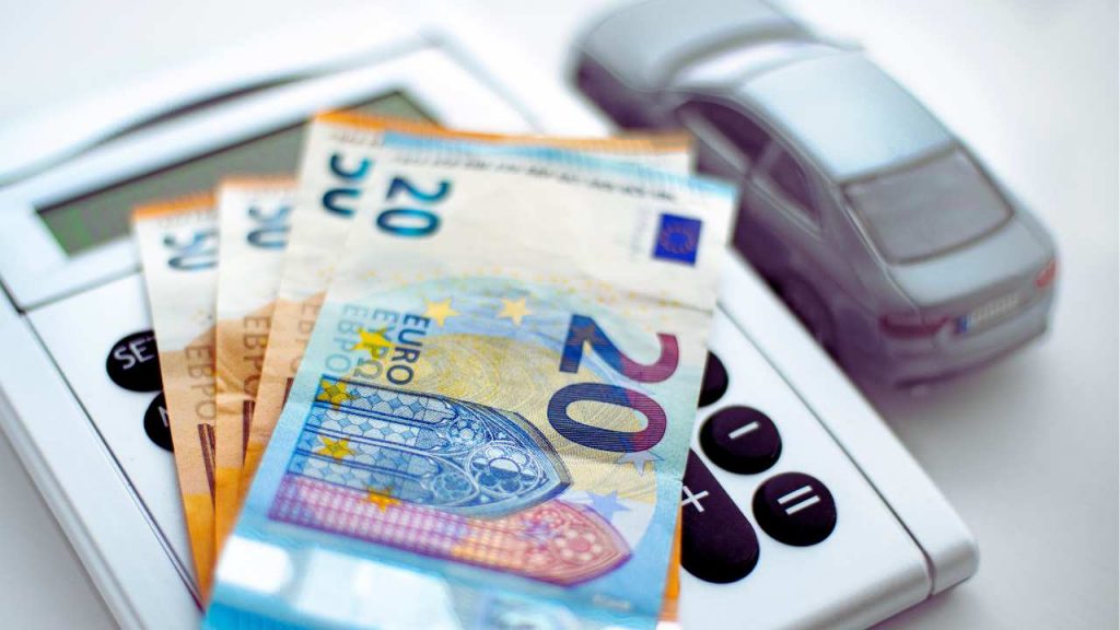 Ultim’ora, ratificata la “NUOVA TASSA AUTO” | Altri 2500€ sottratti dal conto: chi non la paga resta a piedi