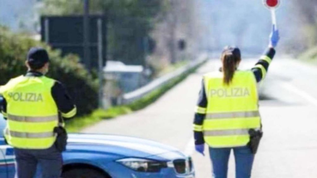 Palermo, violenza in centro storico: monopattino contromano e un agente aggredito