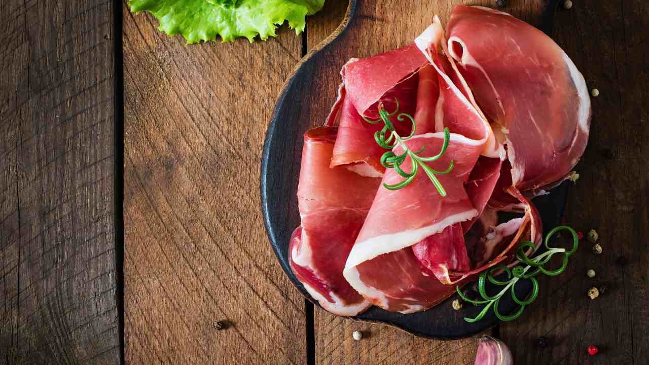 Prosciutto, quale non comprare mai - madonielive.com - 20251016