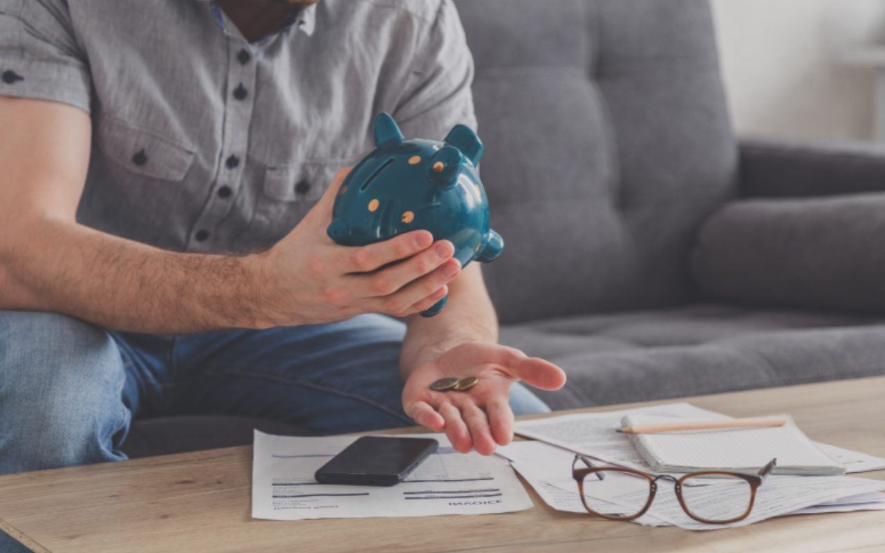 Pensione, non firmare mai questo foglio | INPS blocca subito gli accrediti: il primo del mese non vedi un euro