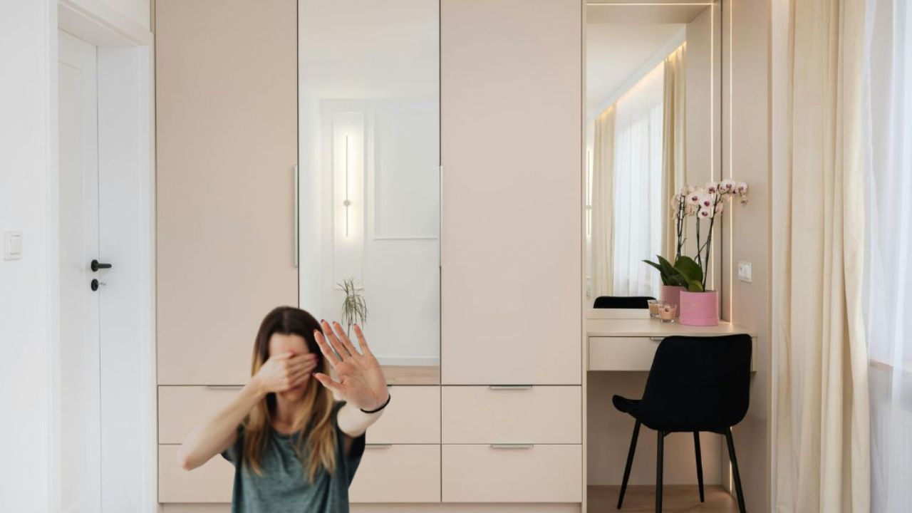 Stop all'armadio in casa