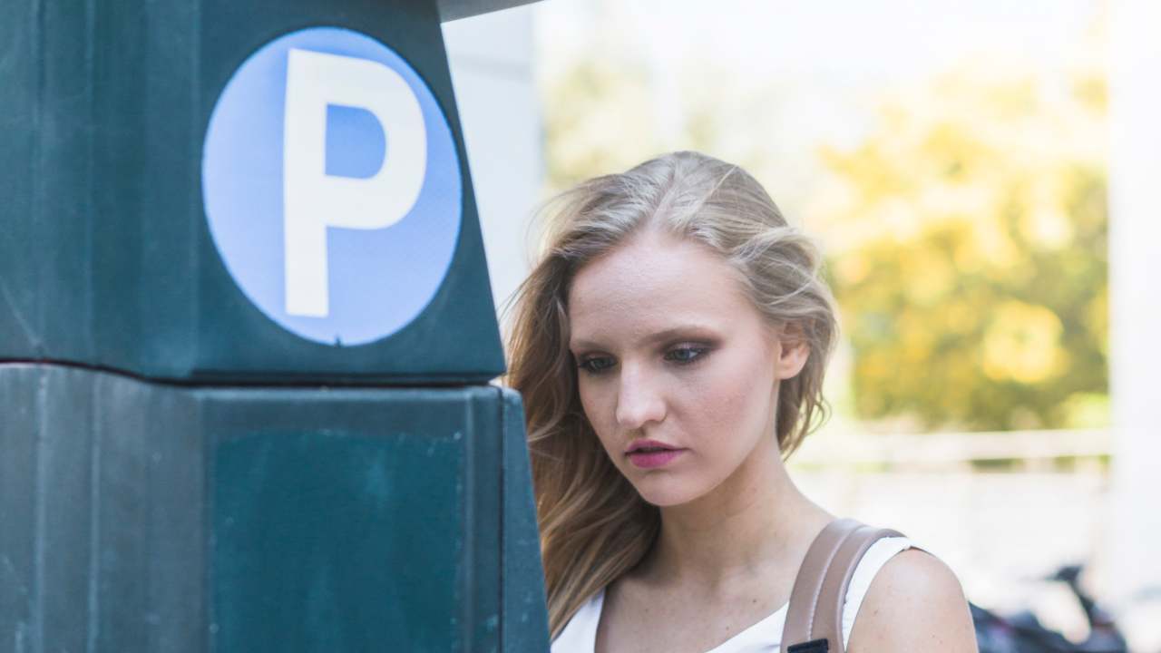 parcheggio e strisce blu