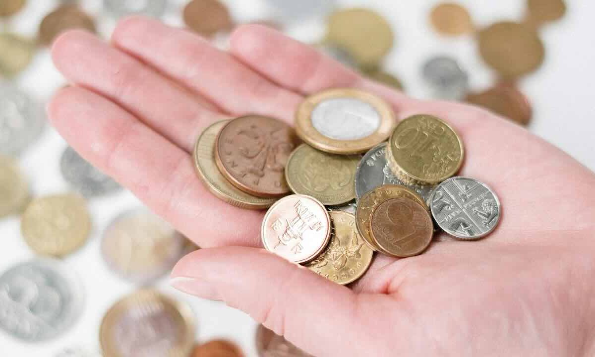 Monete in mano (pexels)